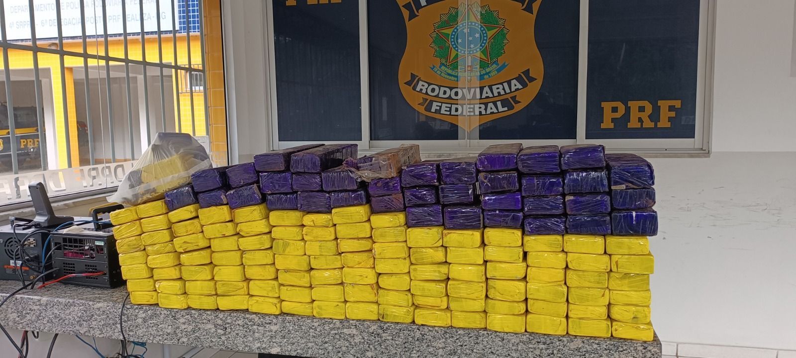 Perseguição policial em mata termina com apreensão de quase 100kg de maconha em MG