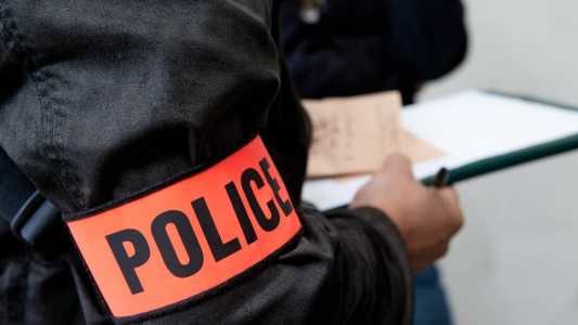 Homem foi agredido pela polícia francesa quando fotografava manifestação