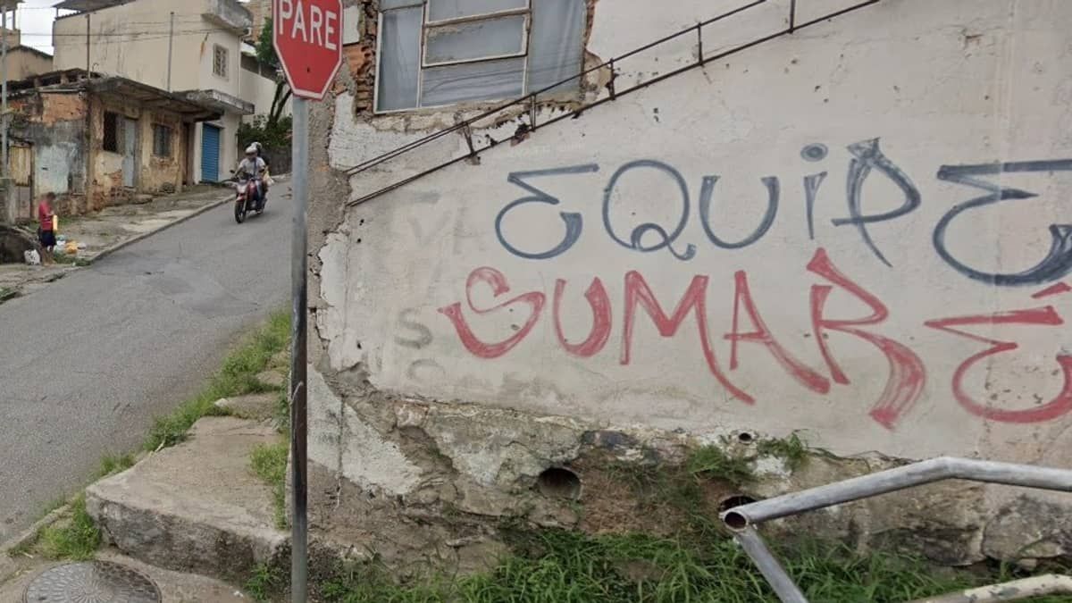 Homem é linchado e tem corpo queimado após falsa acusação de estupro contra criança em BH