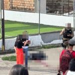 Homem morre baleado e outro é atingido por bala ‘perdida’ em campo de futebol em BH