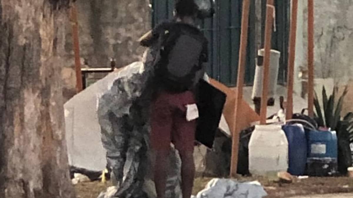 Homem furta televisão, esconde em barraca e é preso; veja vídeo