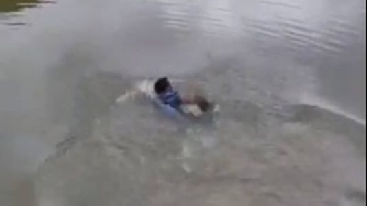 Homem foi flagrado nadando na Lagoa da Pampulha