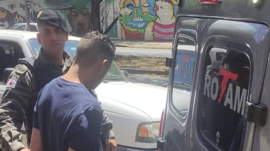 Homem foi preso dentro de ônibus na avenida Delta
