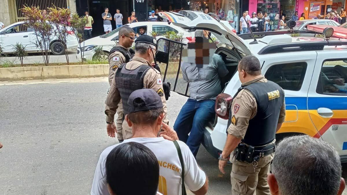Vídeo: homem promove quebradeira em loja de eletrodomésticos e acaba preso