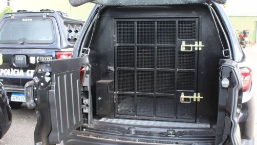 Homem fugiu após ser retirado da viatura da Polícia Civil