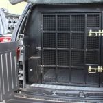 Polícia tenta encontrar preso que fugiu mesmo algemado em Ibirité