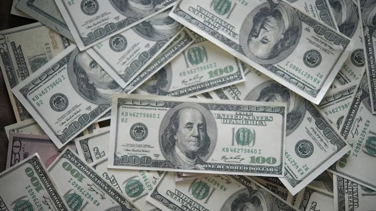 Mulher mata a tiros ganhador de loteria de R$ 65 milhões e o enterra sob laje de concreto