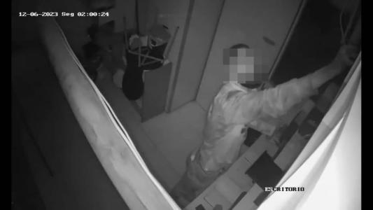 Homem invadiu a padaria por meio dos dutos de ar