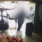 Homem mata a namorada e tenta matar a ex com golpes de espada em Goiás