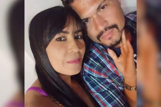Homem mata a esposa na frente do filho do casal e foge com o bebê de um ano