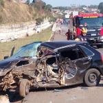 Homem morre após bater carro de frente com caminhão de minério na BR-381; veja vídeo