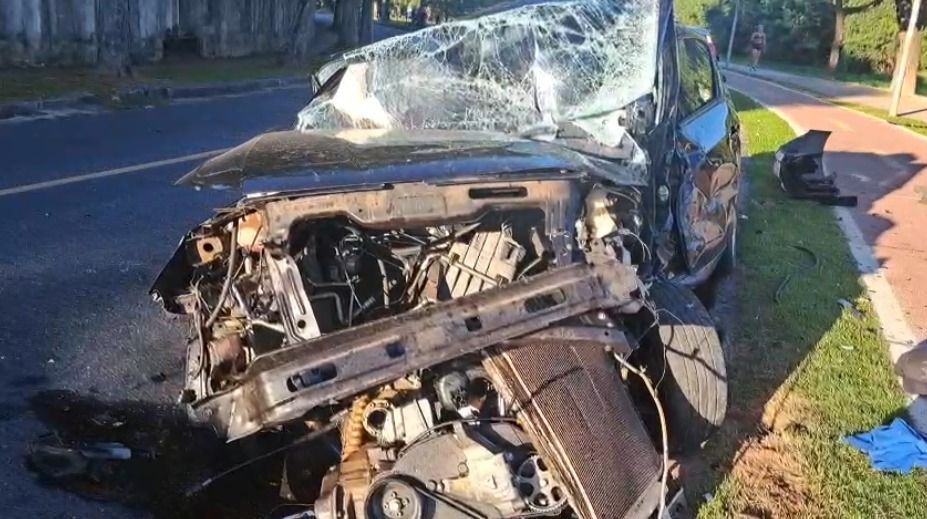 Homem morre em batida de frente entre carro e caminhonete na Pampulha, em BH; vídeo