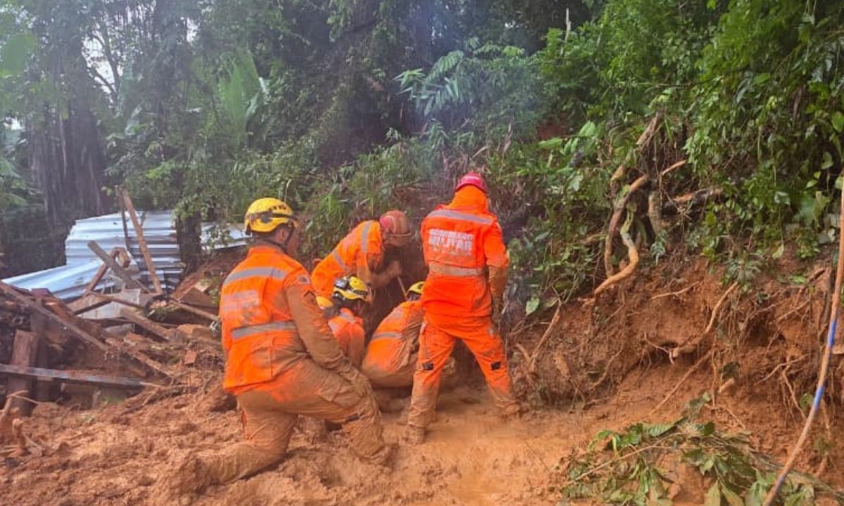 PCMG procura familiares ou conhecidos de vítima de soterramento em Muriaé