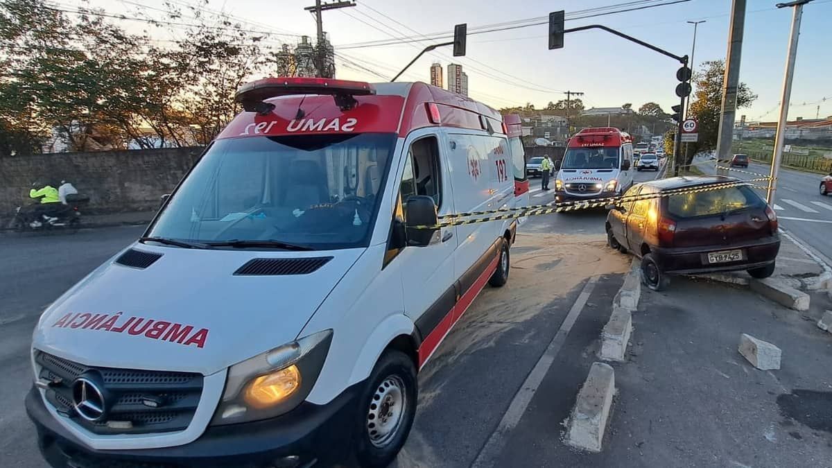 Motorista passa mal, bate carro e morre na Via Expressa de Contagem
