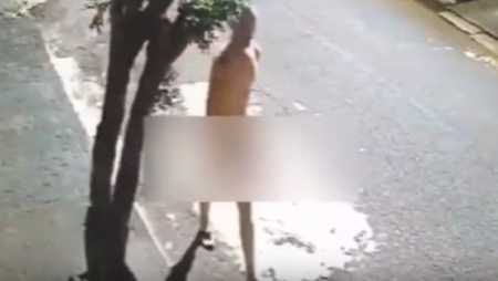 Foto mostra homem nu andando por bairro de Uberlândia