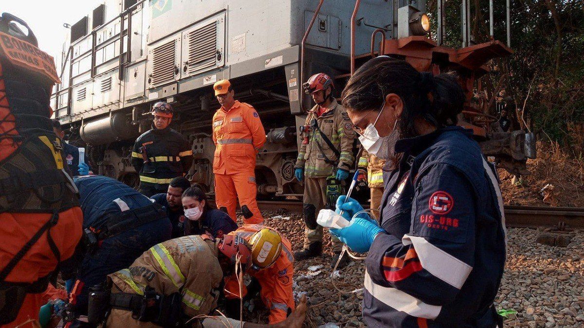 Homem é atropelado por trem e tem perna amputada no local do acidente na Grande BH