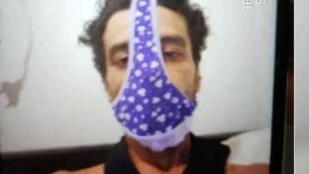 Homem publicou fotos usando as peças íntimas e a vítima reconheceu uma de suas calcinhas