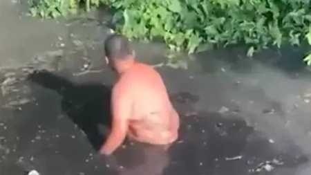 Homem pulou em esgoto no Rio de Janeiro