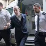 Homem que matou uma mulher com espada samurai e esganou a filha é condenado a prisão perpétua