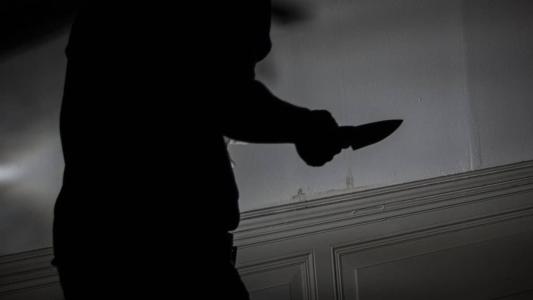 Homem que matou a esposa a facadas em frente ao filho é condenado a 24 anos de prisão