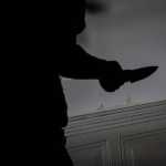 Homem que matou esposa a facadas em frente a filho de 8 anos é condenado a 24 anos de prisão