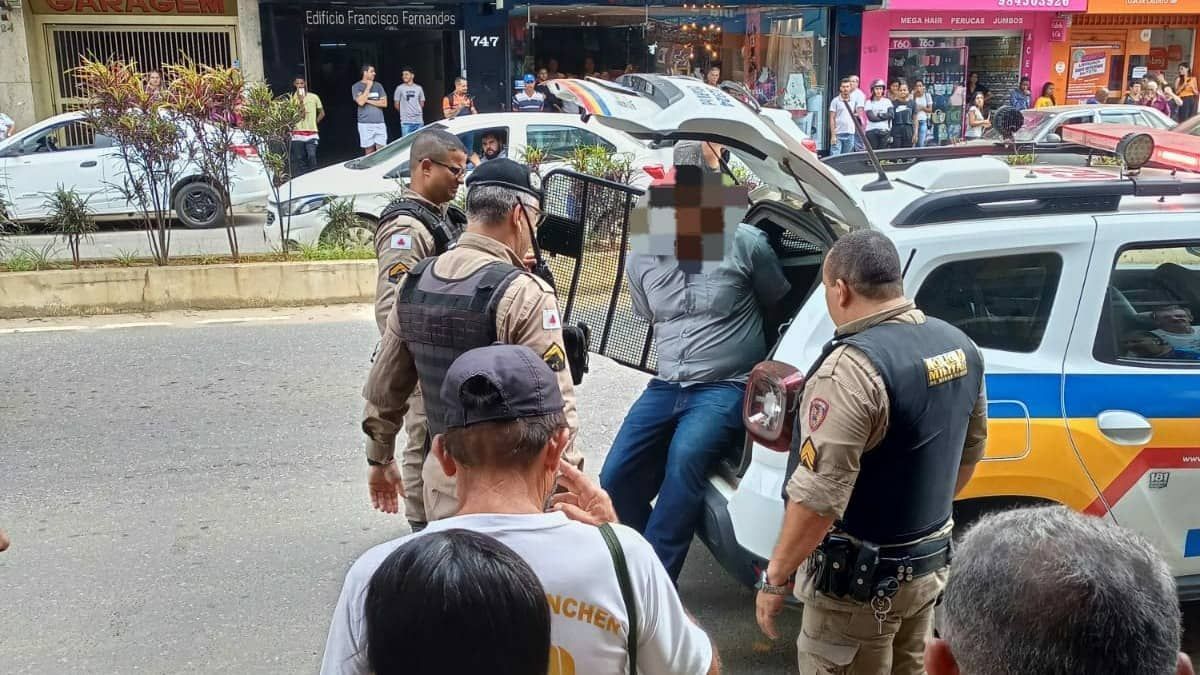 Homem que destruiu loja em Ponte Nova tem que pagar fiança de R$ 5 mil para sair da cadeia 