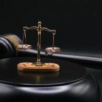 Falso advogado que aplicou golpe em idoso é condenado a dois de prisão por estelionato