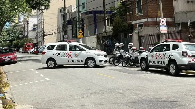 Homem que fazia esposa refém é morto por sniper da polícia em SP