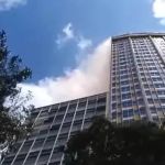 Funcionário recebe descarga elétrica durante incêndio no Othon Palace e sofre queimaduras de segundo grau