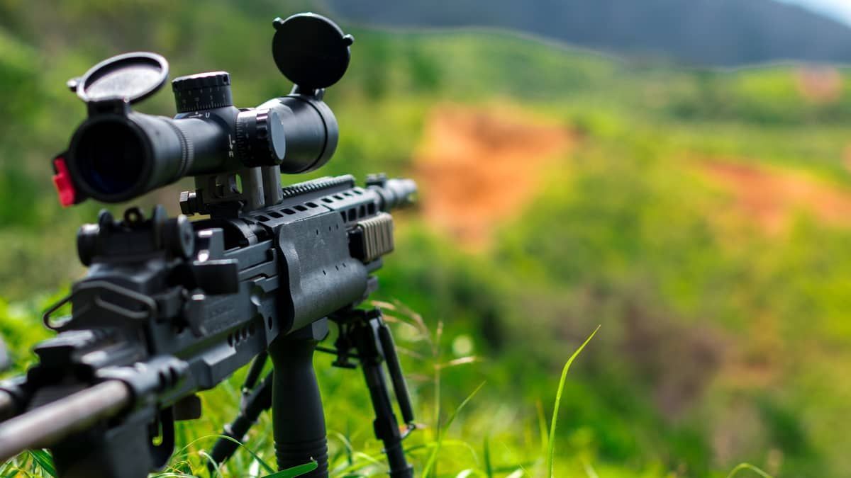 Biden pede proibição de fuzis semiautomáticos após massacre