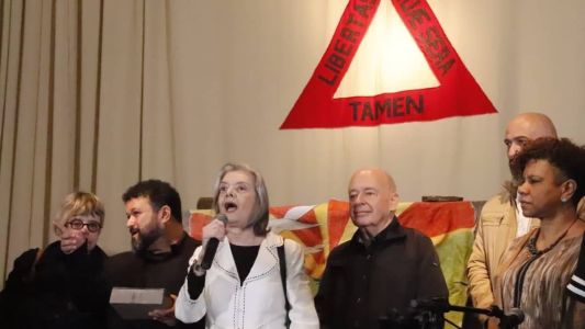 Homenageada é simbolicamente colocada no Panteão dos Inconfidentes