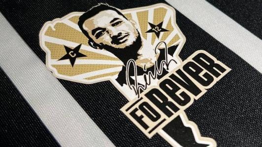 Homenagem do Atlético ao zagueiro Réver no jogo contra o São Paulo