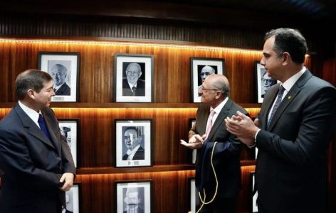 Senador Rodrigo Pacheco e vice-presidente Geraldo Alckmin participam de homenagem a José Alencar