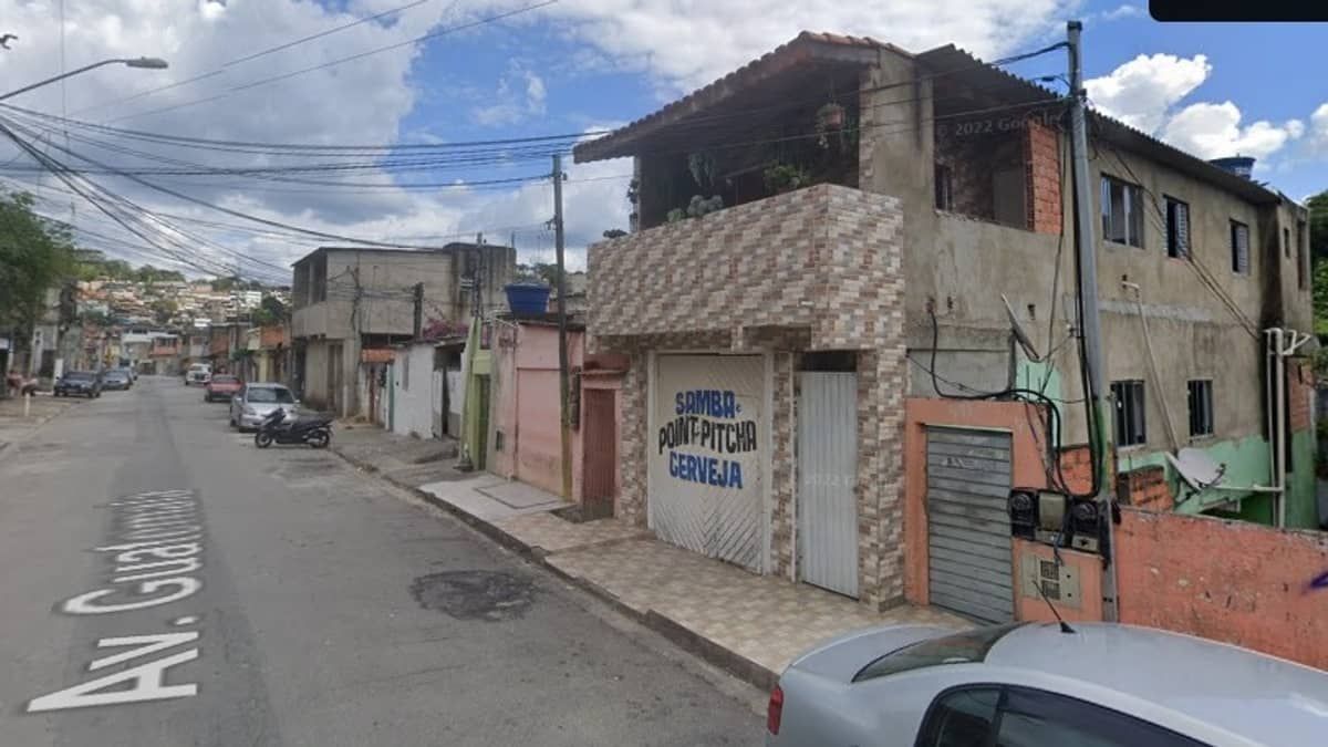 Dois adolescentes e dois homens morrem em chacina em bar de SP