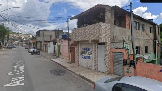 Homens de moto passaram atirando em bar, em SP