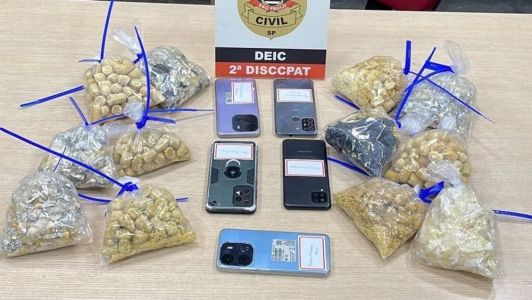 Homens levavam 454 cápsulas de cocaína no estômago