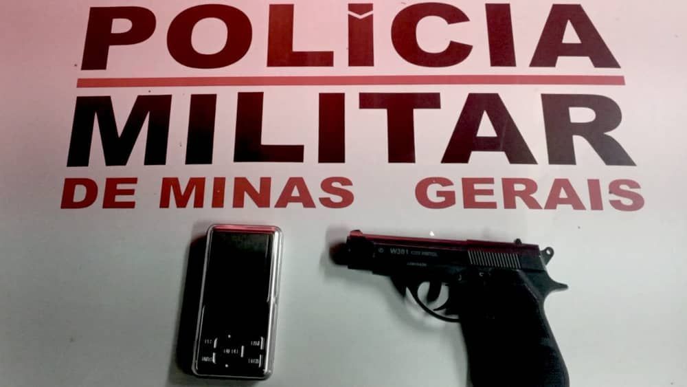 Homens são presos com réplica de arma de fogo no bairro Piedade