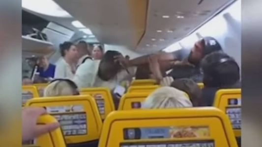 Homens se agrediram dentro de avião