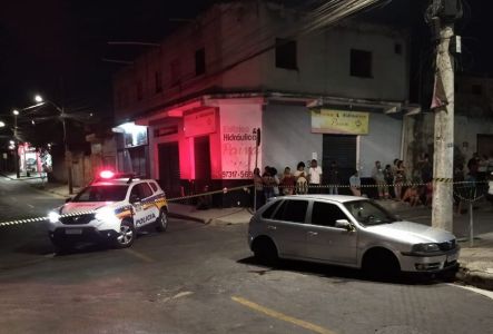 Foto mostra local do homicídio em Betim (MG)