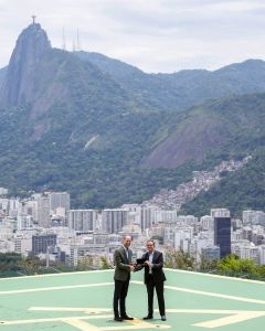 Prefeito do RJ entrega chaves da cidade para príncipe William