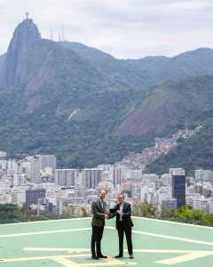 Prefeito do RJ entrega chaves da cidade para príncipe William