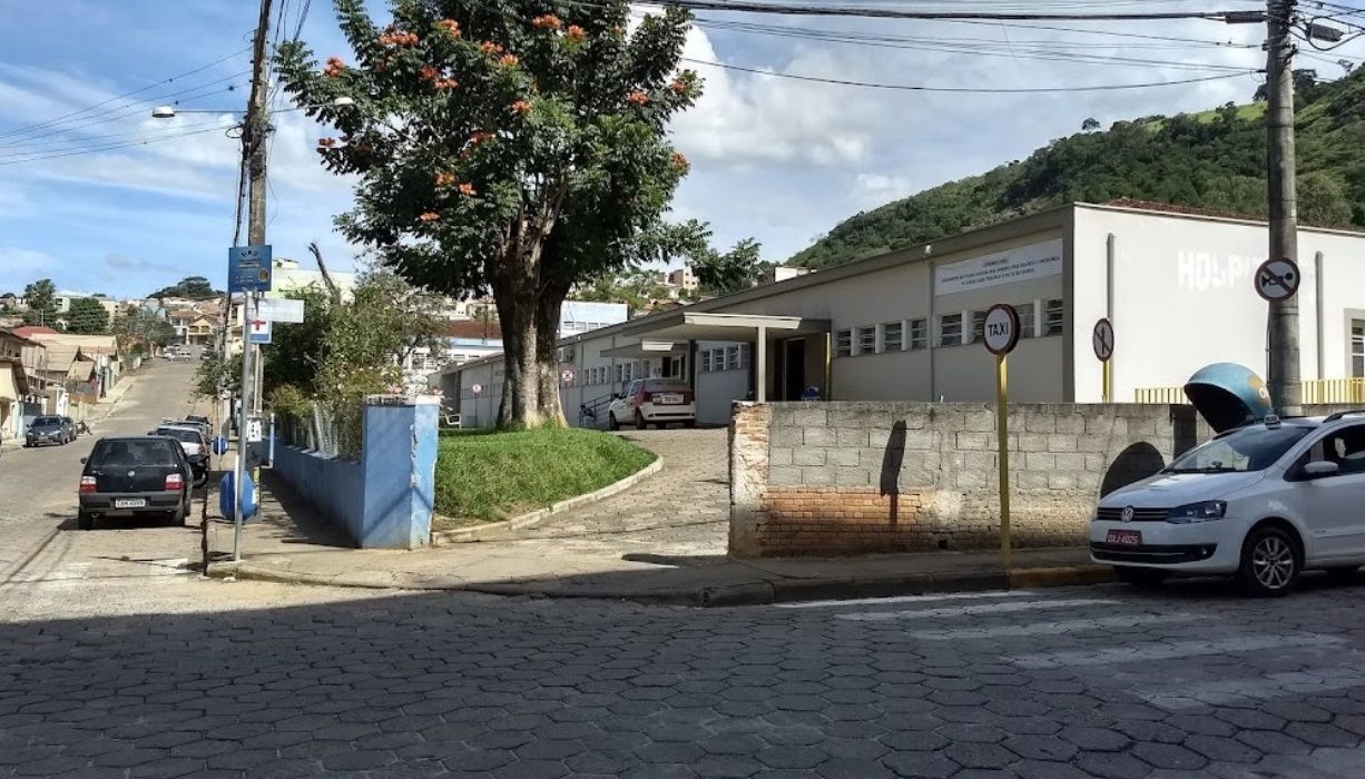 Bêbado esfaqueia médico na porta de hospital em MG e se defende: 'queria assustá-lo'