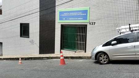 Foto mostra fachada do hospital temporário contra a dengue em Belo Horizonte