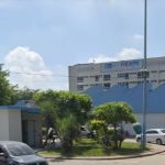 Criança de 3 anos, baleada no carro da família na Baixada (RJ), passou por cirurgia e está em estado grave