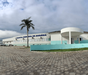 Vítima recebeu atendimento no Hospital Municipal de Januária