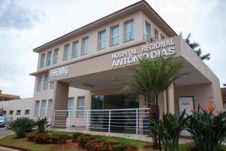 Foto mostra fachada do Hospital Regional Antônio Dias, em Patos de Minas (MG)