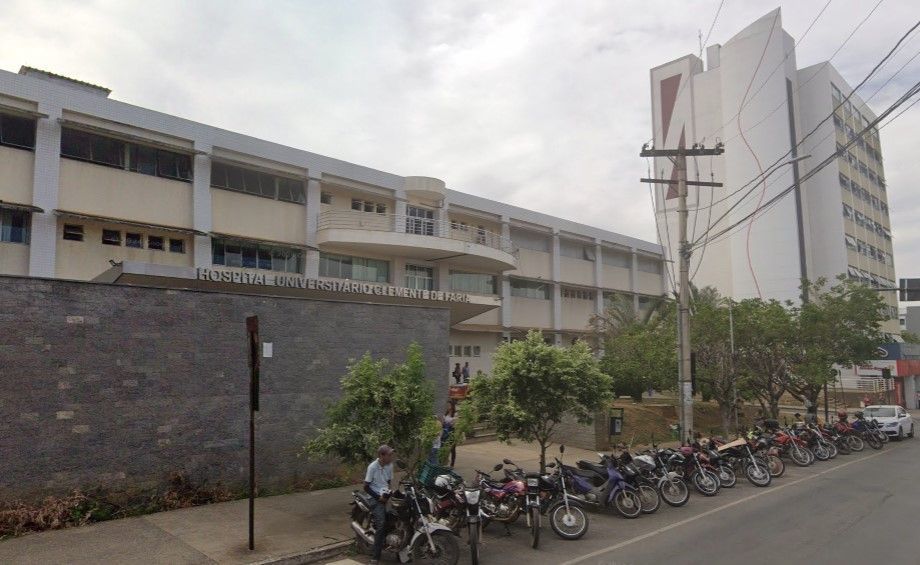 Caminhão tomba e fecha a BR-365 no Norte de Minas nesta quinta (1º)