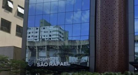 No alto da serra, n fria e bucólica cidade de Barbacena, em Minas Gerais, pessoas com transtornos mentais passeiam diariamente nos quintais dos prédios onde funcionava o maior hospício do Brasil, o Colônia.