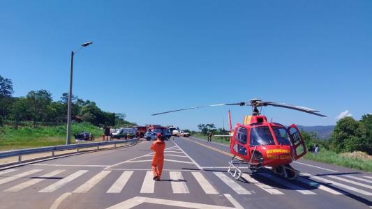 Houve deslocamento do helicóptero dos bombeiros para o resgate das vítimas