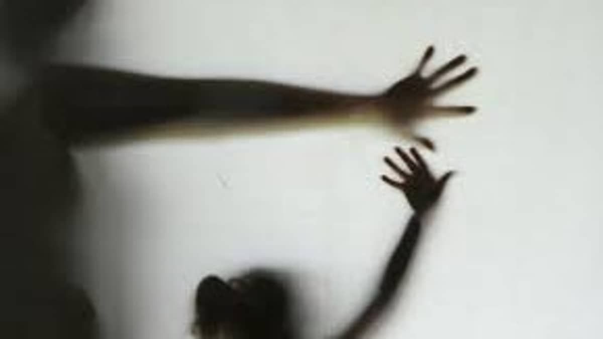 Polícia indicia mãe de criança que engravidou do próprio pai em Betim